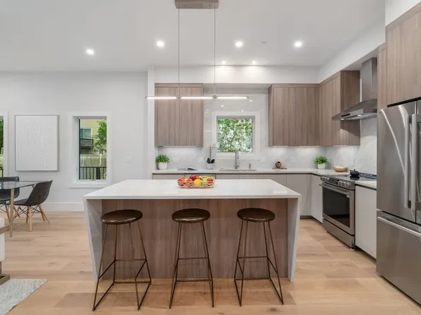 2202 Commonwealth Ave #2, Auburndale, MA 02466