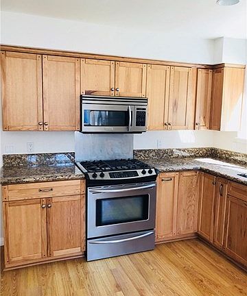 5th image of 24324 Friar St