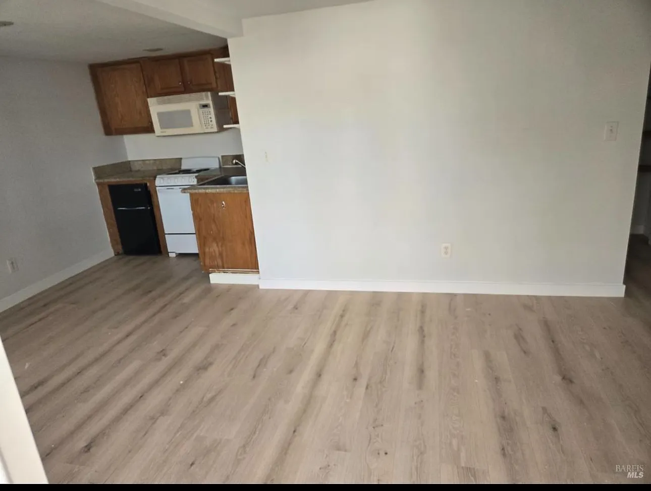 1 bed, 1.5 bath, 400 sqft, $1,950 — Photo 2