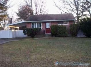 10 Arlington Rd, Brentwood, NY 11717