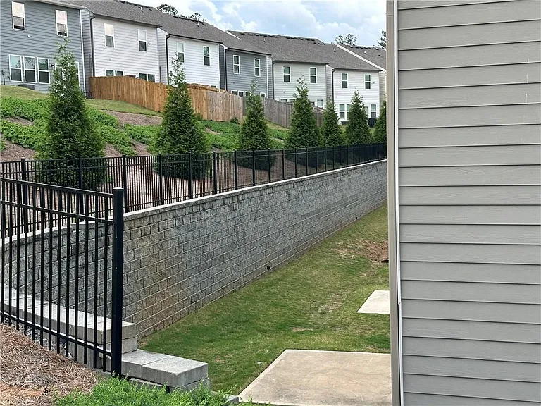 239 Turner Ln — Photo 28