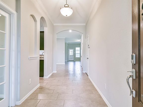 5th image of 2201 Meadow Wind Dr