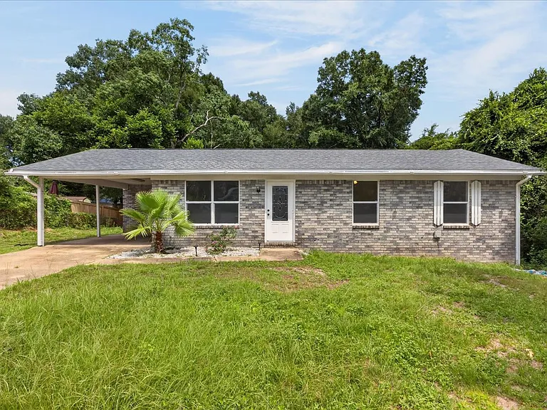 213 Amellia Pl — Photo 1