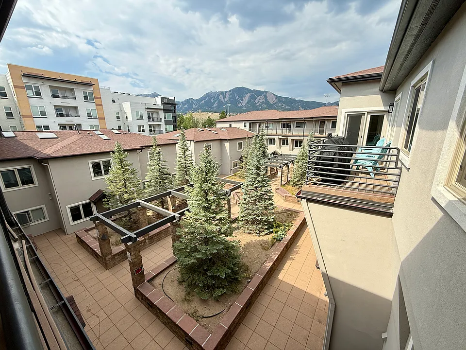 2800 Aurora Ave #104