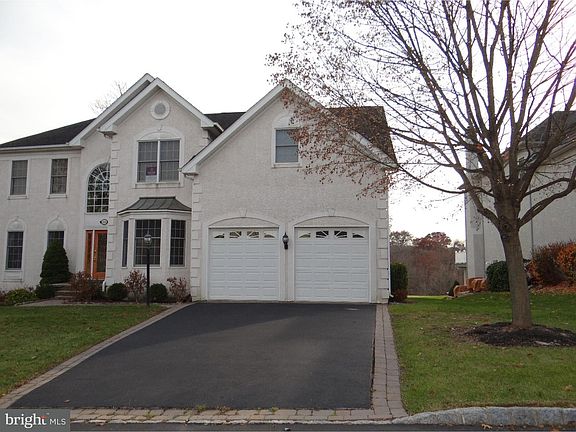 2nd image of 204 River Crest Dr