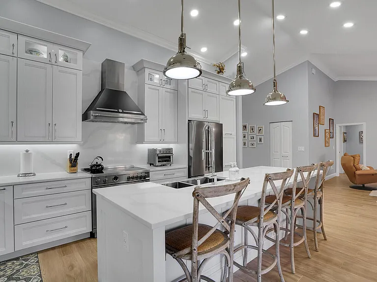1313 Brampton Cv — Photo 1