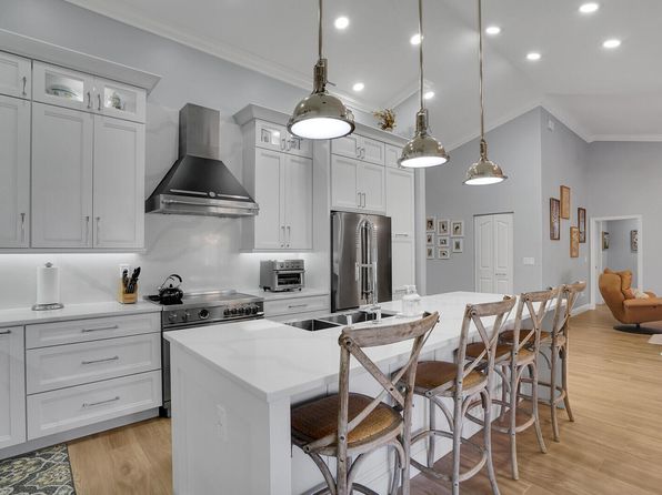 1313 Brampton Cv