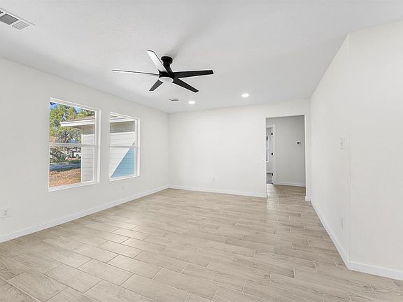 3rd image of 5858 Southgood St