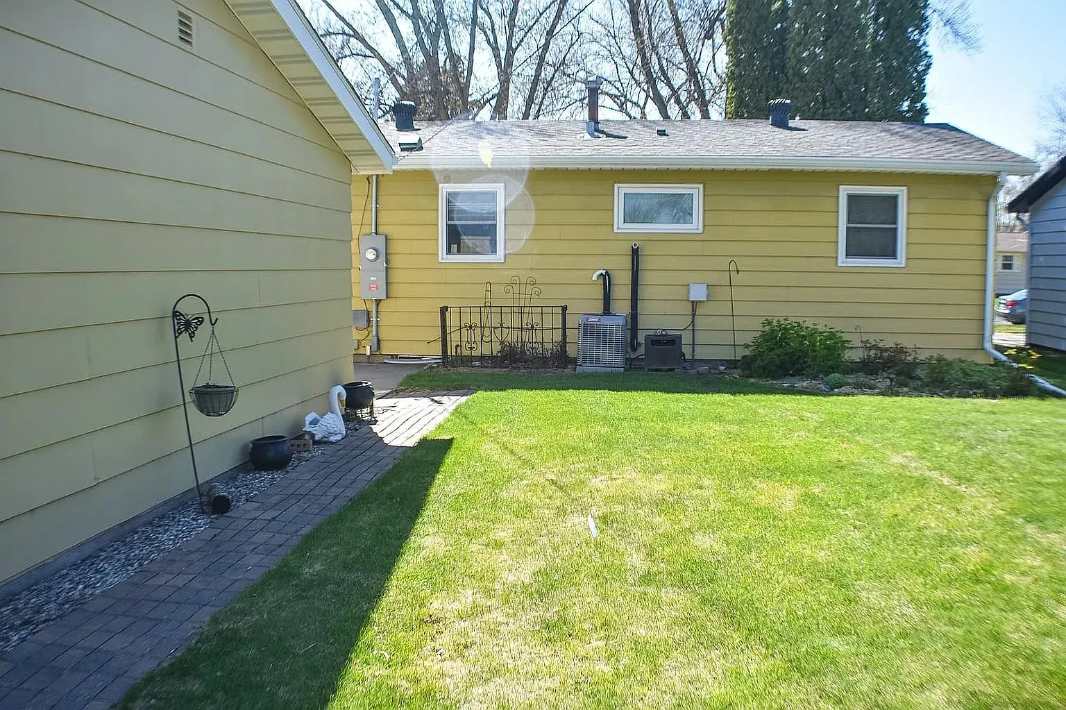 4 bed, 1824 sqft, $1,950 — Photo 2