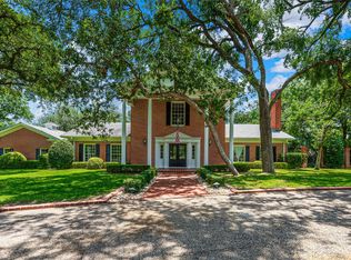 2825 Lake Air Dr, Waco, TX 76710