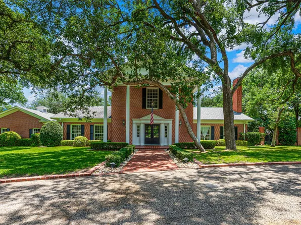 2825 Lake Air Dr, Waco, TX 76710