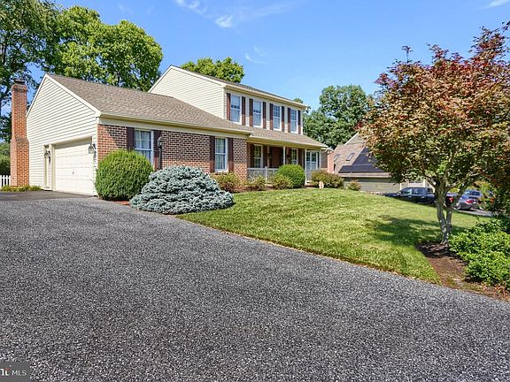 2nd image of 20 Oak Hill Dr
