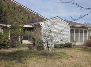 6 Glastonbury Dr, Monroe Township, NJ 08831
