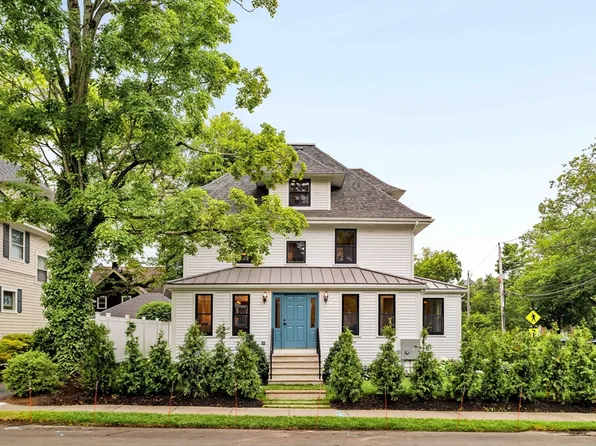 24 Hampden St, Wellesley, MA 02482