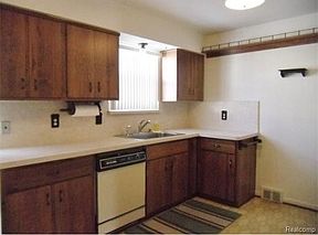 4th image of 30826 Cooley Blvd