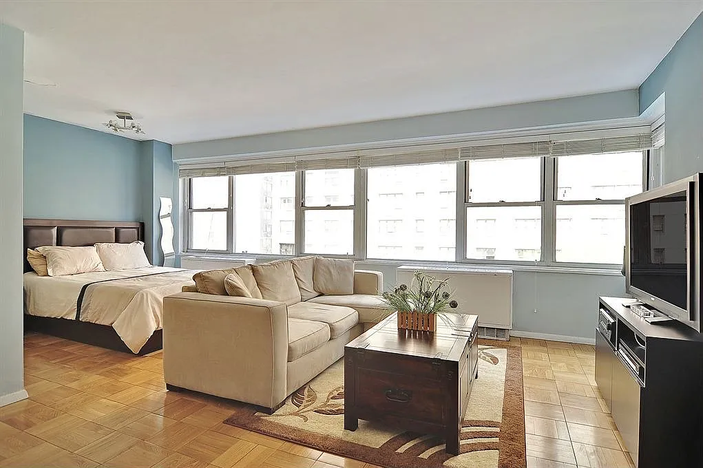 301 E 75th St APT 4B photo 1