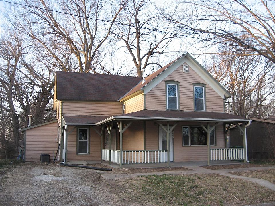 1st image of 209 E 1st St