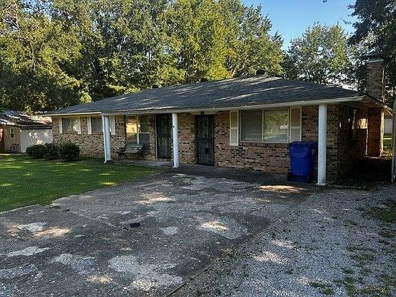 2nd image of 115 Pin Oak Ave