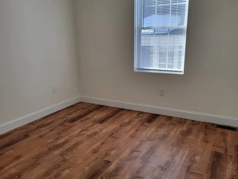 255 Ohio Ave #2 — Photo 4