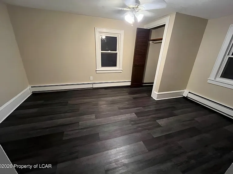 260 E Grove St — Photo 22