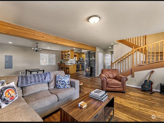 3rd image of 966 Shawn Ave