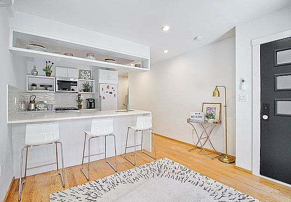 2nd image of 26 Suydam Pl #3