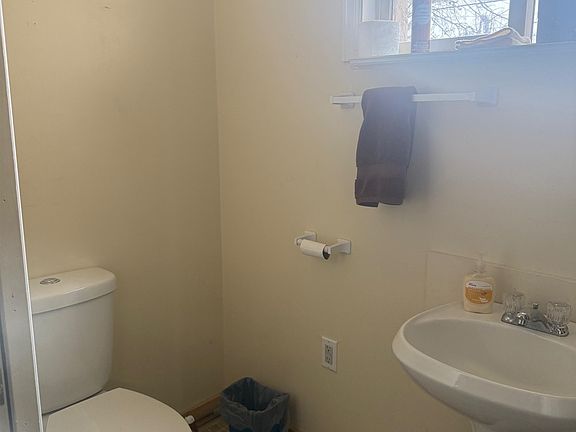 4th image of 419 6th St