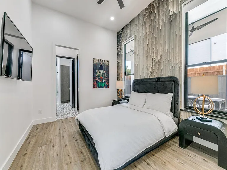4434 Bonham St — Photo 32