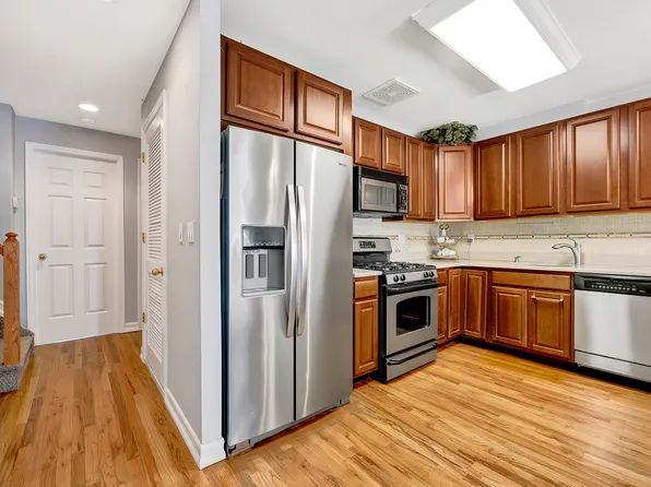 102-20 Rockaway Beach Boulevard image 3 of 32