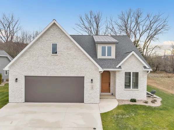 1780 Bobby Jones Dr, De Pere, WI 54115