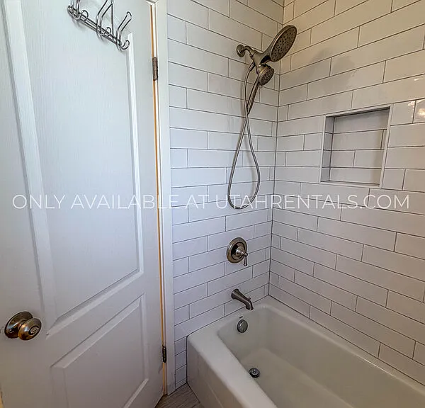 960 N Eastview Dr — Photo 28