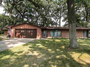 124 Woodland Dr, Manchester, IA 52057