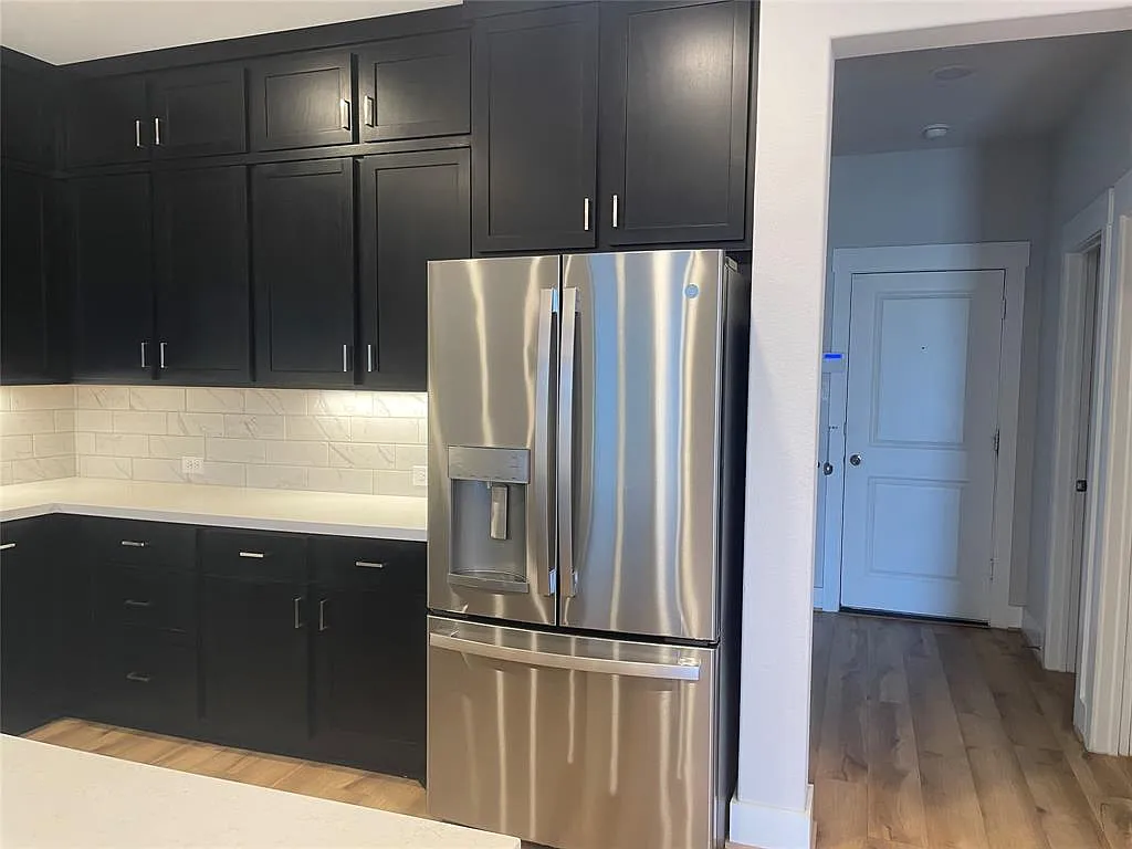 3 bed, 2.5 bath, 1816 sqft, $2,800 — Photo 3