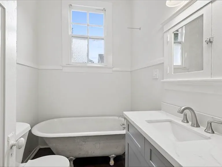 814 Gallier St — Photo 8