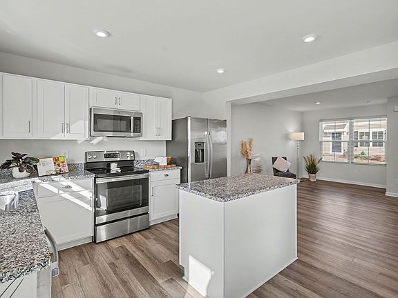 3rd image of 2933 Winterberry Dr