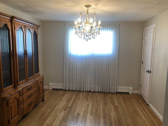 3rd image of 41 Townly Rd Floor 1