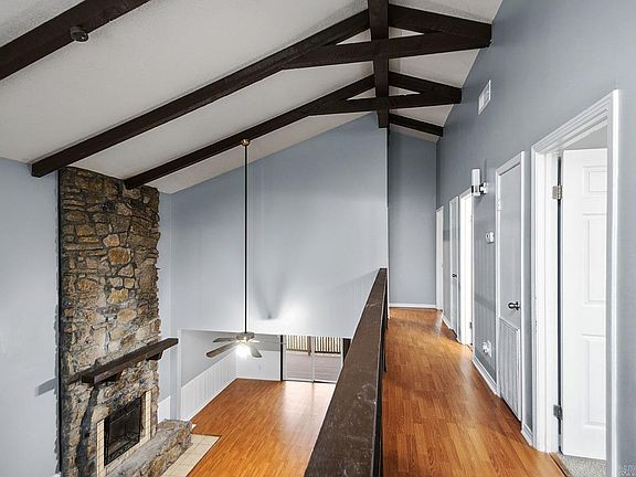 3rd image of 9 Blackstone Cir