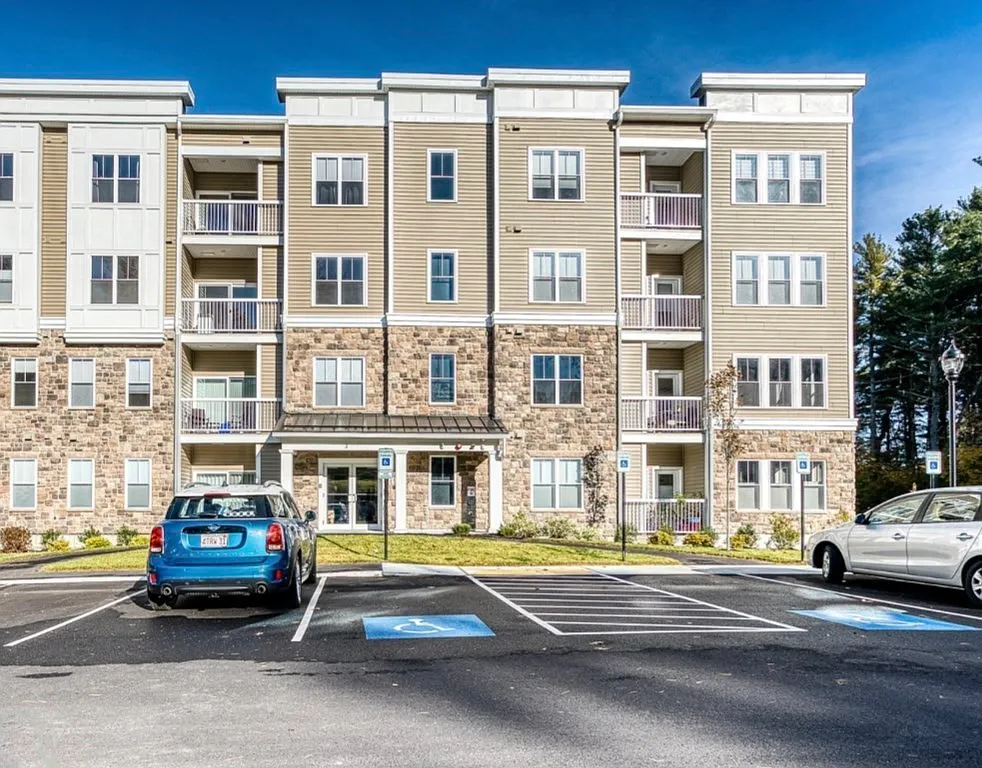 2 bed, 2.0 bath, 1462 sqft, $3,000 — Photo 2