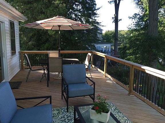 Upper deck