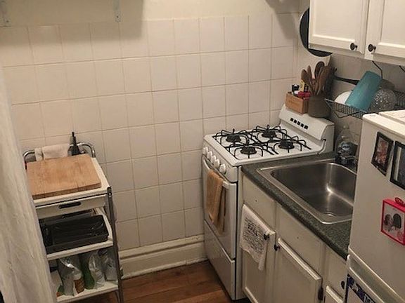 2nd image of 835 W Leland Ave APT 1F