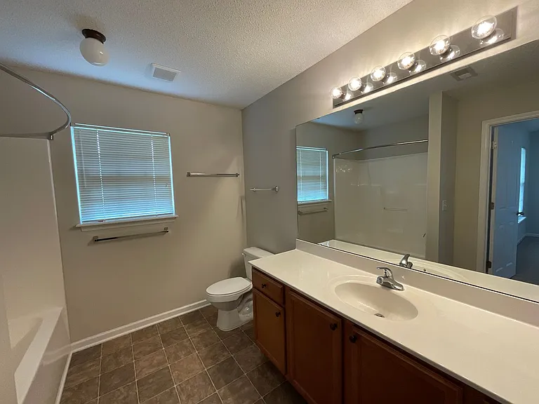 Meridian Park Apartments — Photo 154
