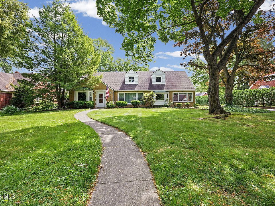 1st image of 2806 Meadowwood Dr