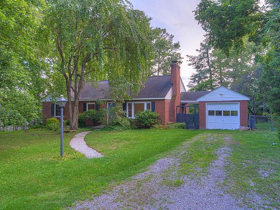 2nd image of 205 Cork Dr