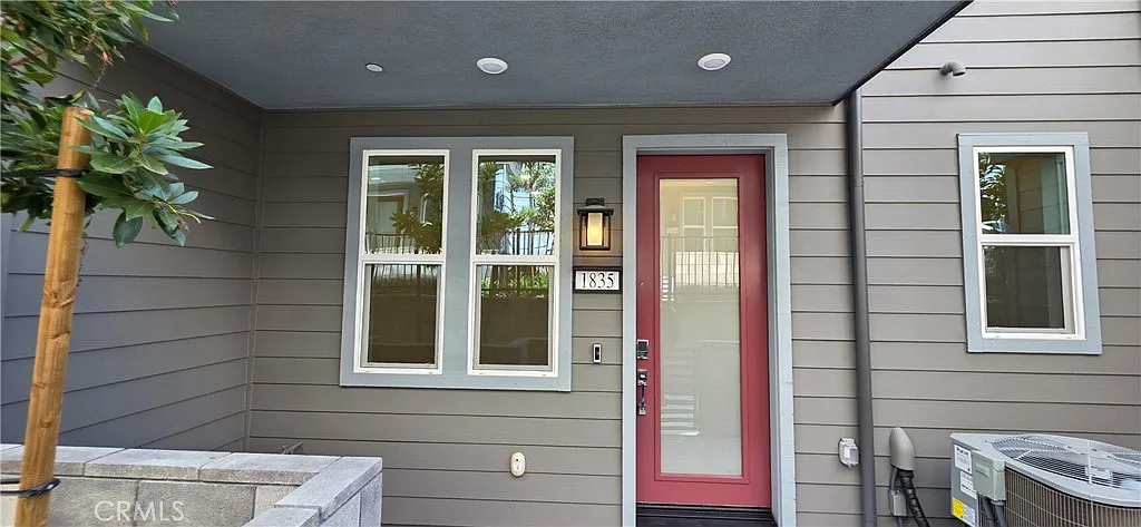 3 bed, 2.5 bath, 1842 sqft, $4,600 — Photo 1