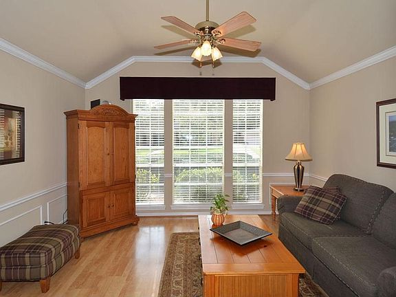 5th image of 3206 Hickory Falls Dr