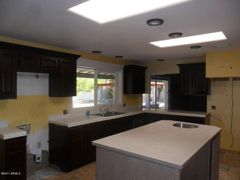 2nd image of 1001 W Mountain View Dr