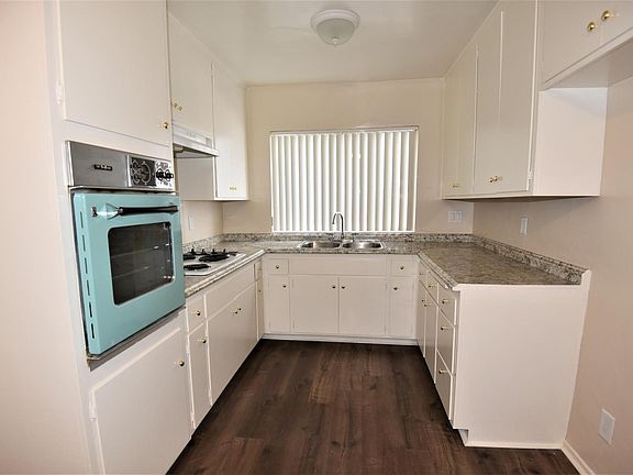 5th image of 425 E Cypress Ave APT D