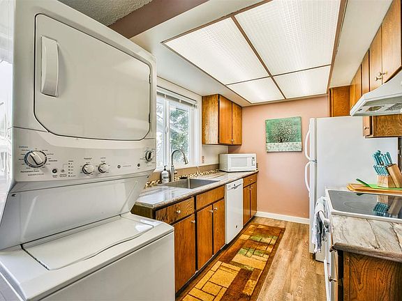 5th image of 4022 S Regal St APT 201