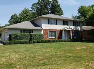 385 Sandhurst Dr, Highland Heights, OH 44143