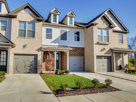 3rd image of 2541 Wellesley Square Dr